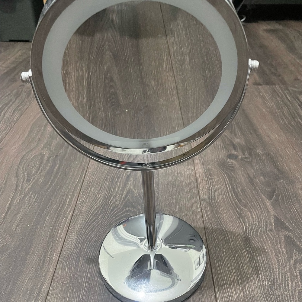 Makeup mirror - Picture 2 of 9